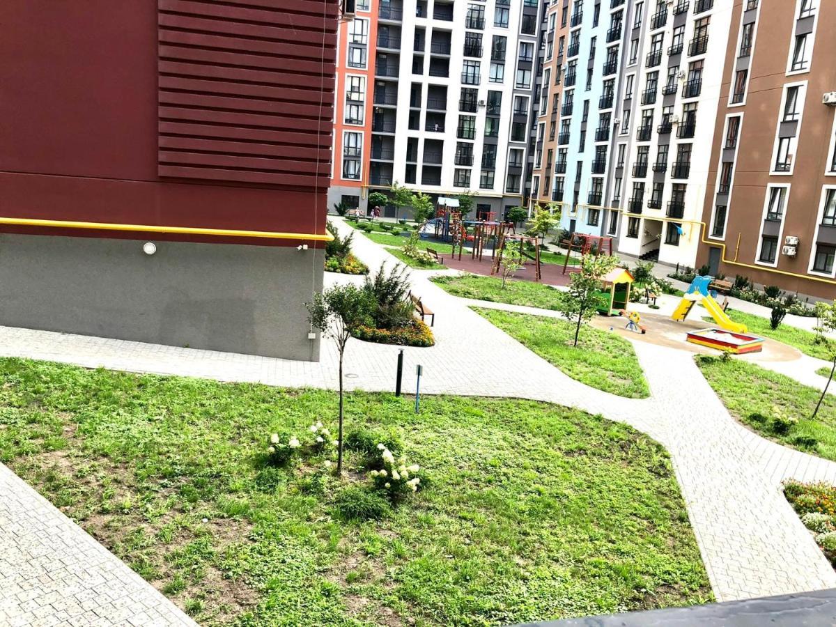 Osapart Hotel In A Complex Semycvit 3 إلفيف المظهر الخارجي الصورة